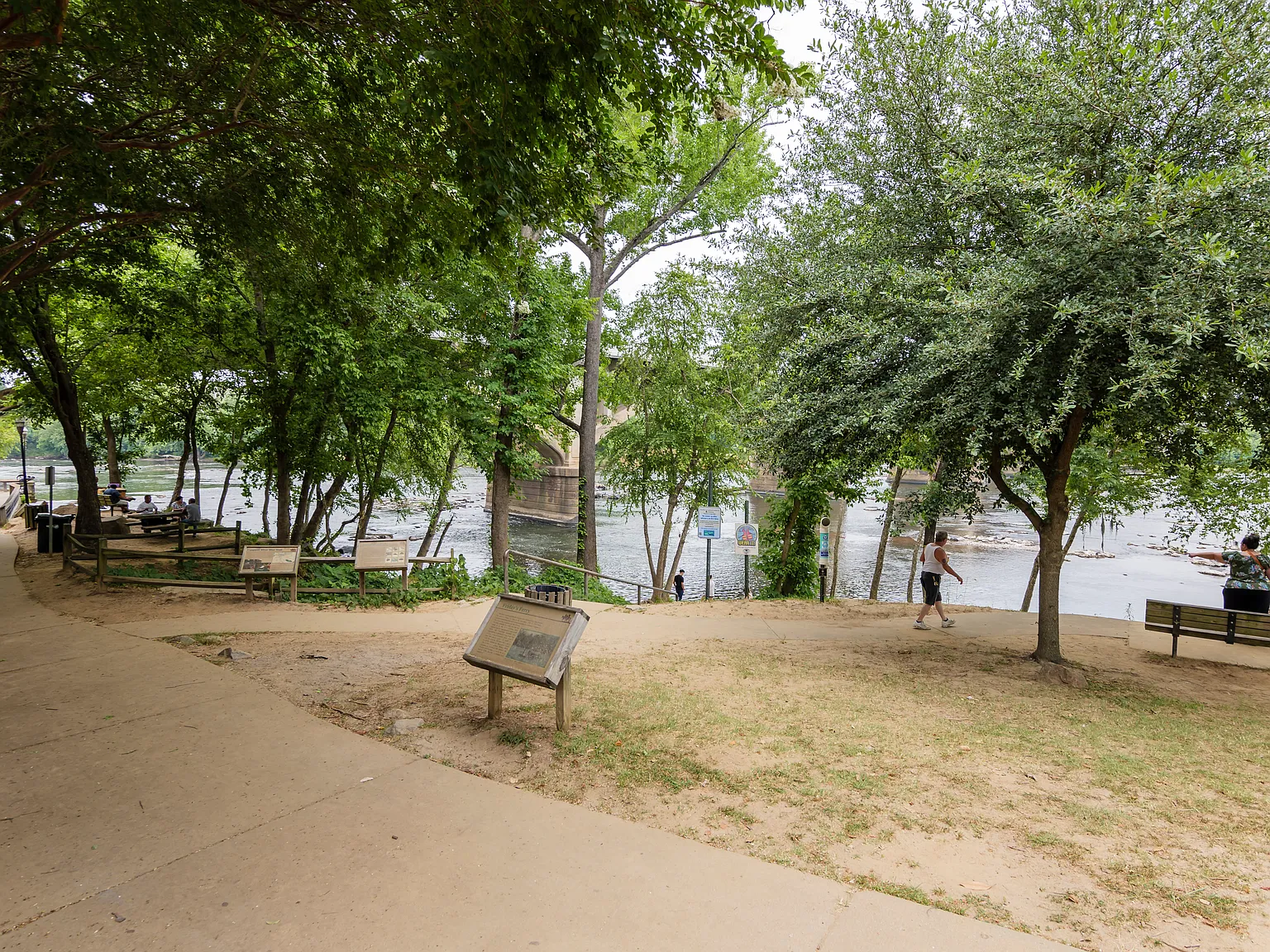 5 bed, 2700 sqft, $4,500 — Photo 3