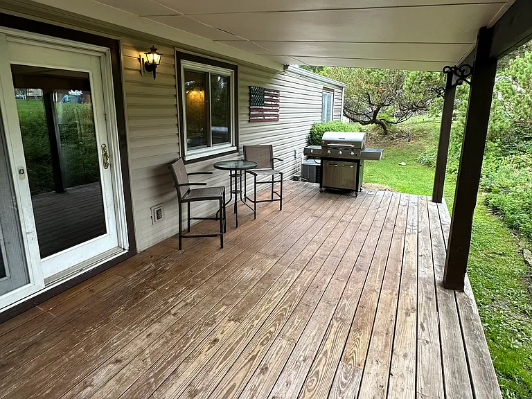 1681 Morris Ave — Photo 11