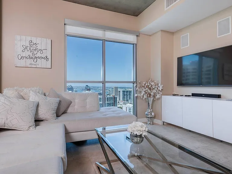 801 Ash St #1601 — Photo 3