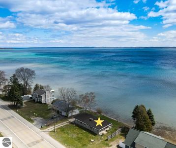 5615 S Bay Shore Dr, Suttons Bay, MI, 49682