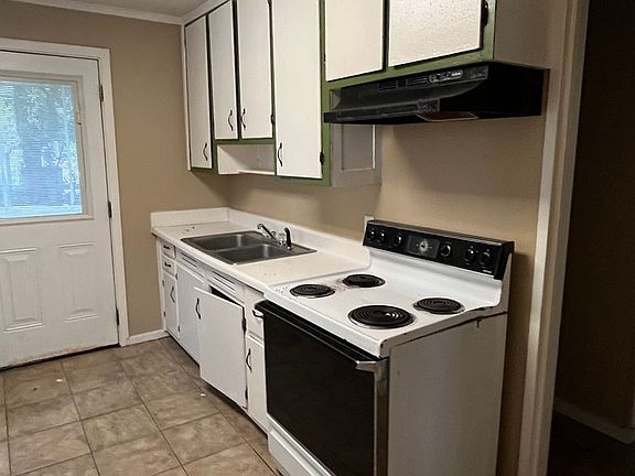 3rd image of 1311 Melody Ln