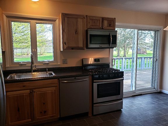 3rd image of 116 E Chariot Ave