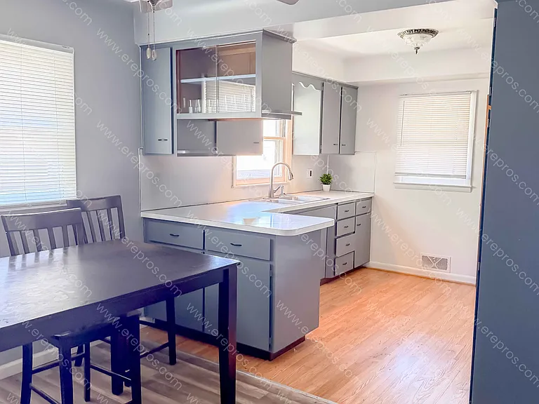 1492 James St — Photo 3