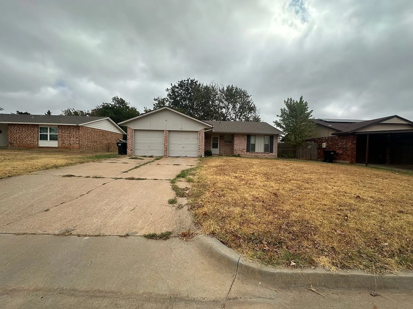 Beautiful Updated 3 Bed, 1 3/4 Bath, 2 Car Garage — Photo 1