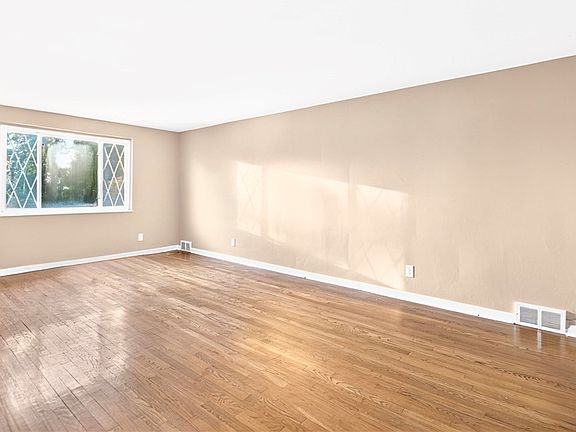 5th image of 434 Regency Dr