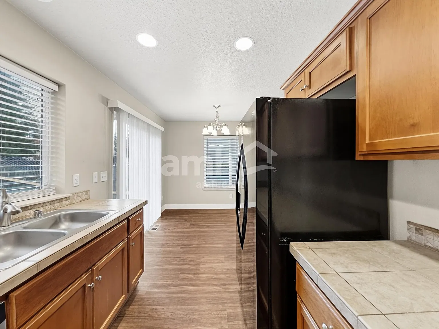 3 bed, 2.5 bath, 1612 sqft, $2,760 — Photo 4