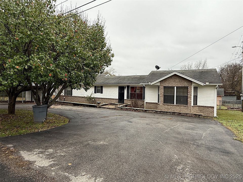 2nd image of 32098 E 689th Dr