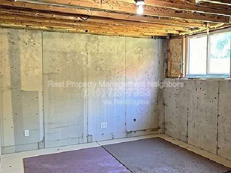 1636 Northbend Dr NE — Photo 32
