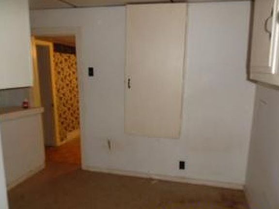 4th image of 940 Langan Ln
