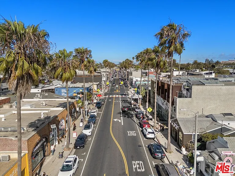 821 Bay St #C1 — Photo 37