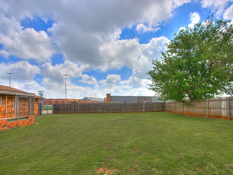 406 W Linden Dr — Photo 29