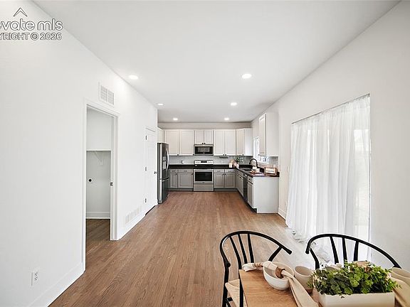 4th image of 9188 Sunningdale Rd