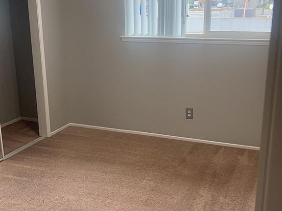 4th image of 2065 Latham St #34