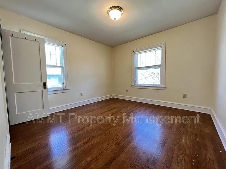 421 19th St NE — Photo 27