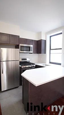 Rented by Link NY Realty | media 40