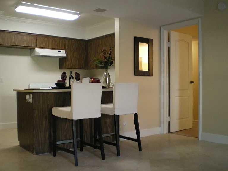 Amberwood Garden Apartments — Photo 11