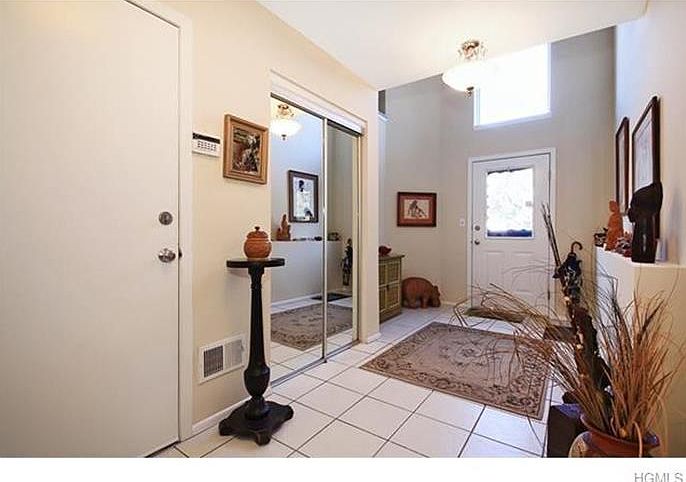 1st image of 8 Oxford Ct #11