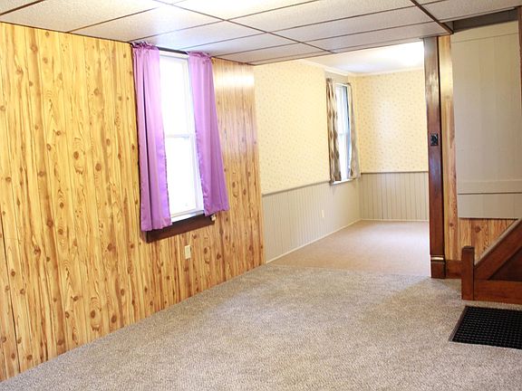 Looking from Living room into eat-in kitchen
