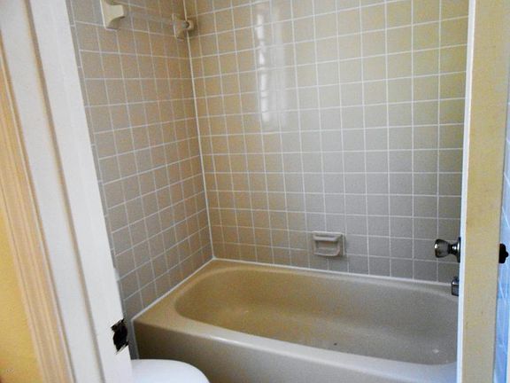 2nd image of 3018 Sir Hamilton Cir #6