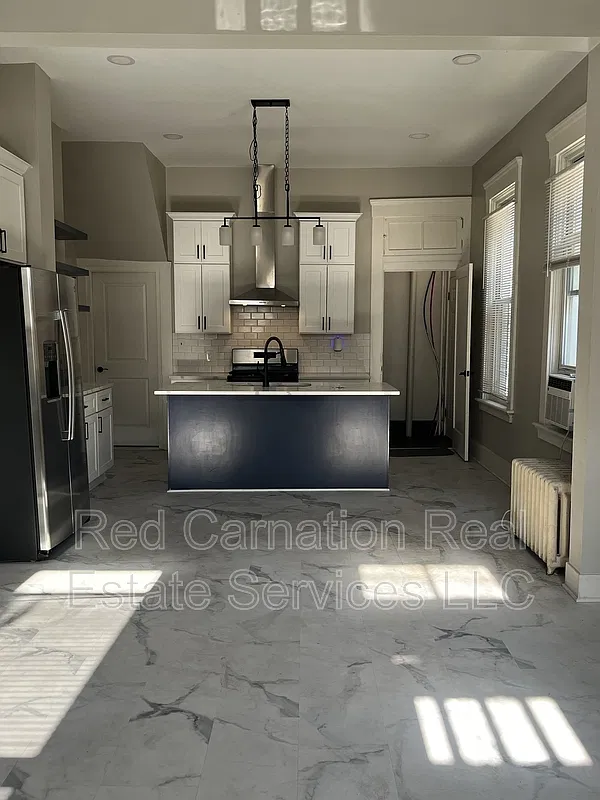 3 bed, 3.0 bath, 1558 sqft, $2,950 — Photo 3