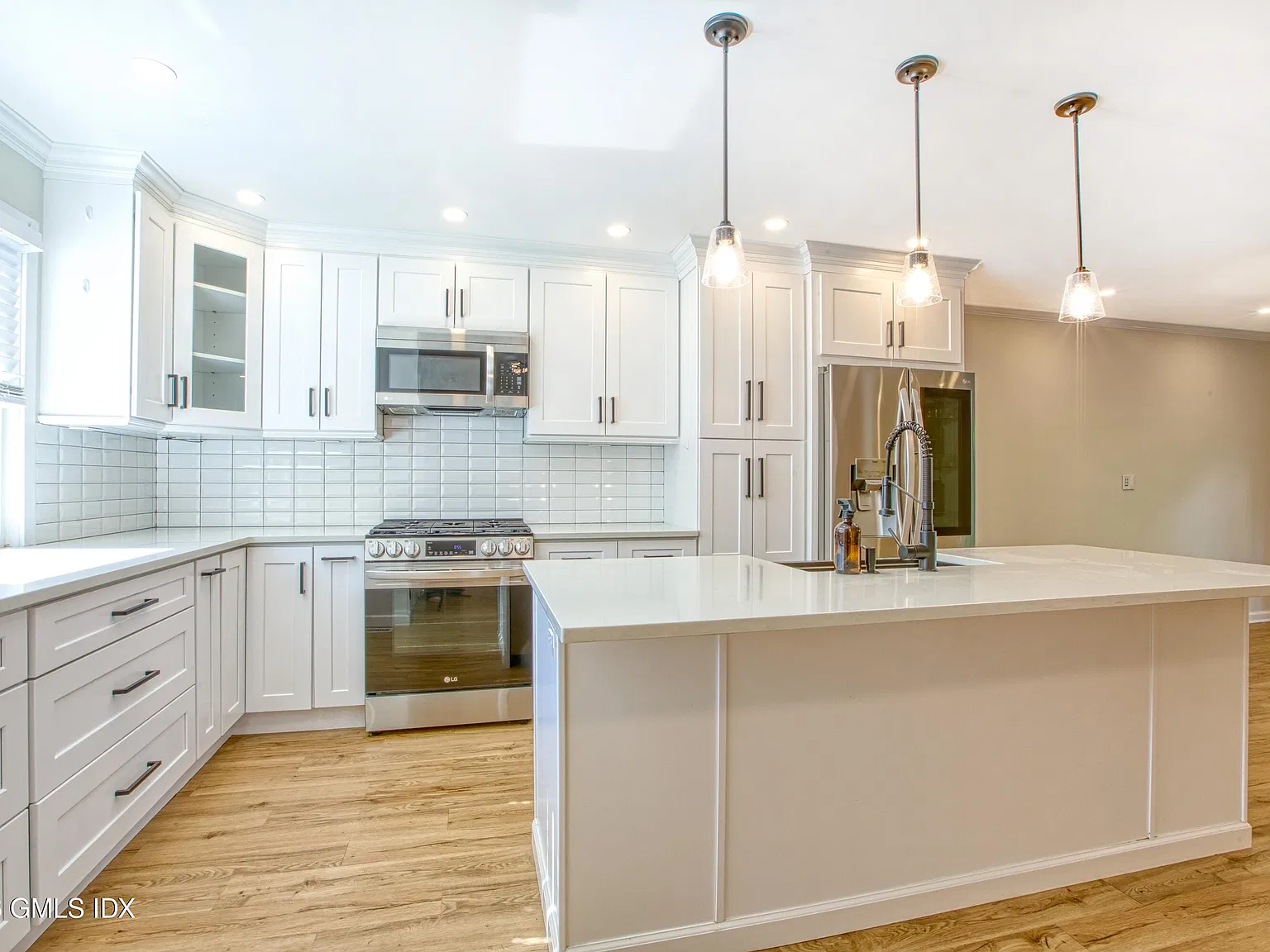 3 bed, 2.5 bath, 1604 sqft, $6,450 — Photo 4