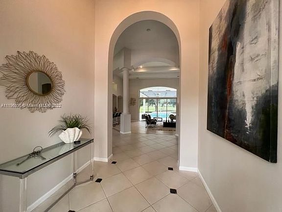 2nd image of 2501 Poinciana Dr