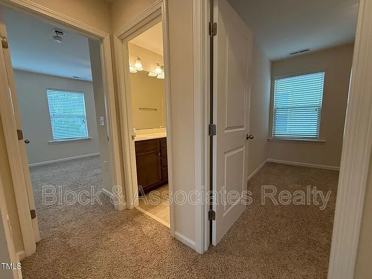 238 Begen St — Photo 22