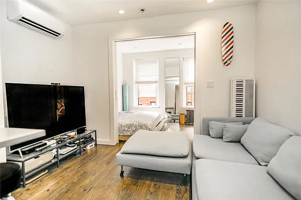 Rented by Century 21 Metropolitan | media 15