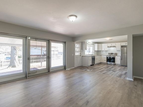 3rd image of 1100 Saddle Dr