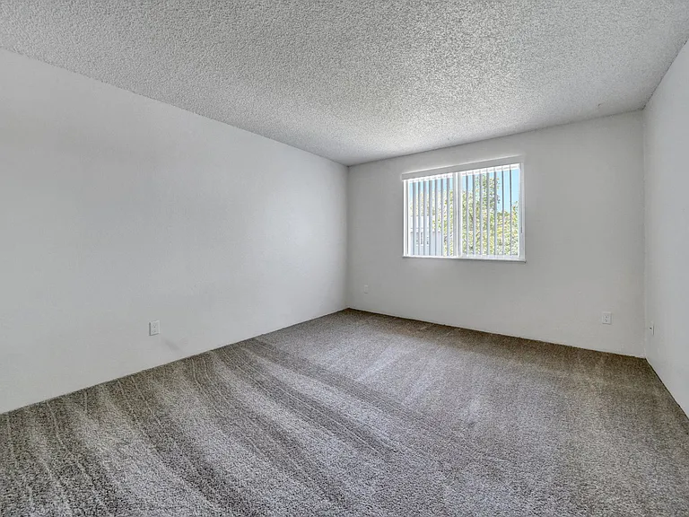 Karens Korner Apartments — Photo 12