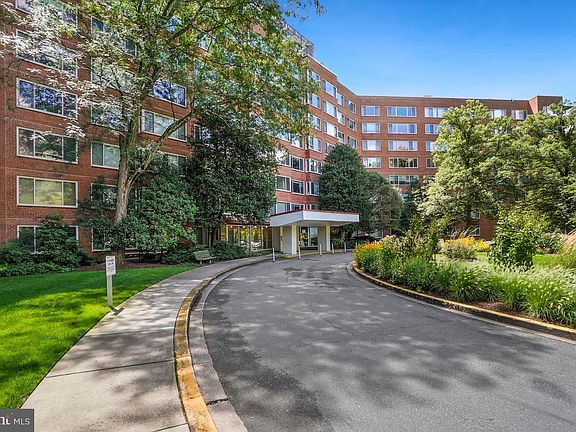 400 Tunlaw-circular driveway