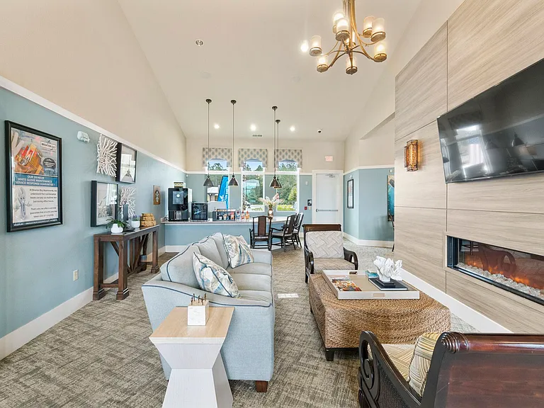 Broxton Bay Apartments — Photo 33