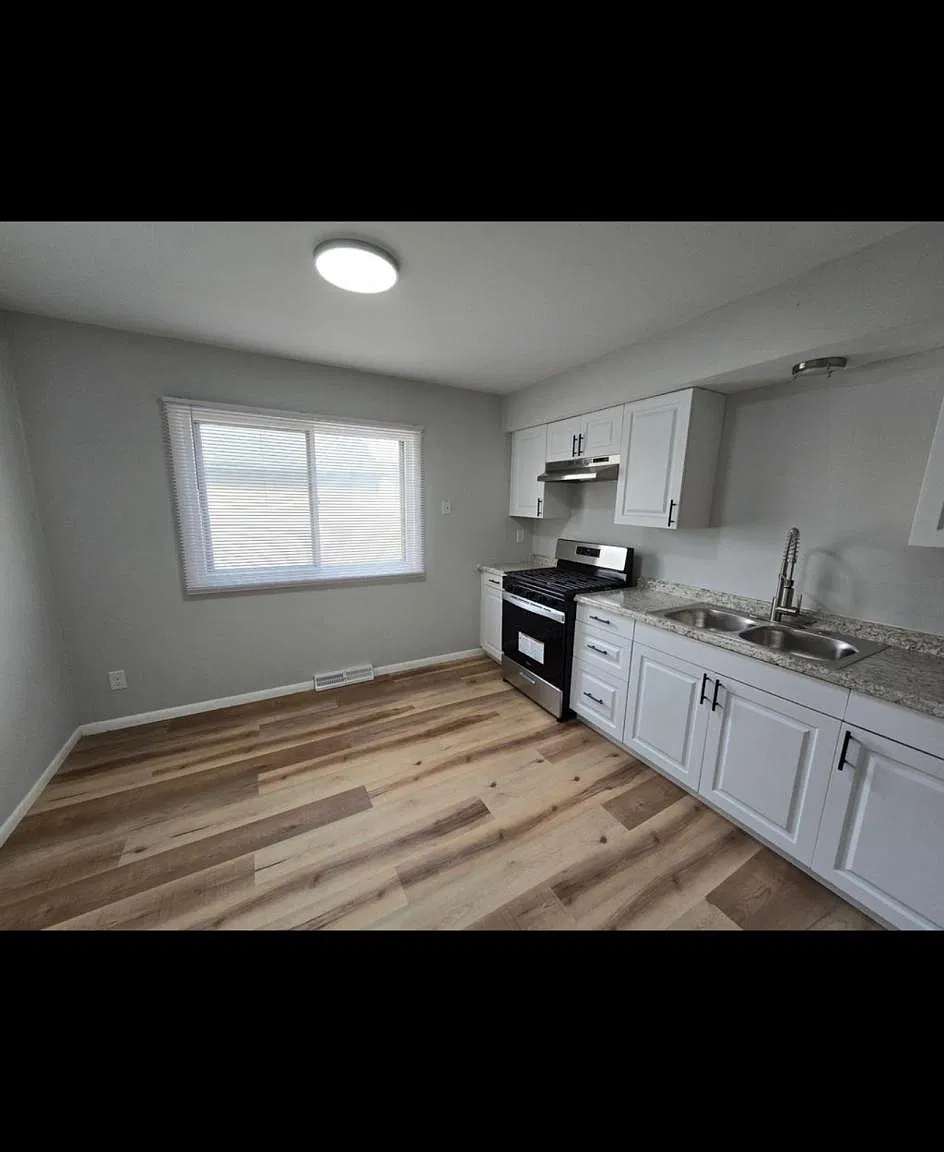 3 bed, 1.5 bath, 1250 sqft, $1,450 — Photo 2