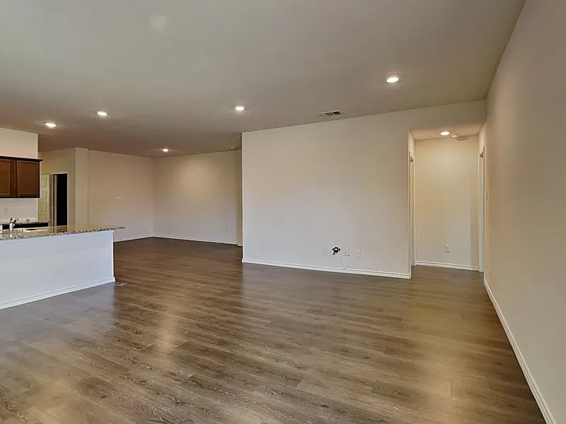 4 bed, 3.0 bath, 2084 sqft, $2,475 — Photo 2