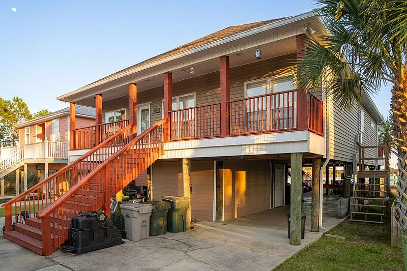Building Photo - 2572 Gulf Breeze Ave