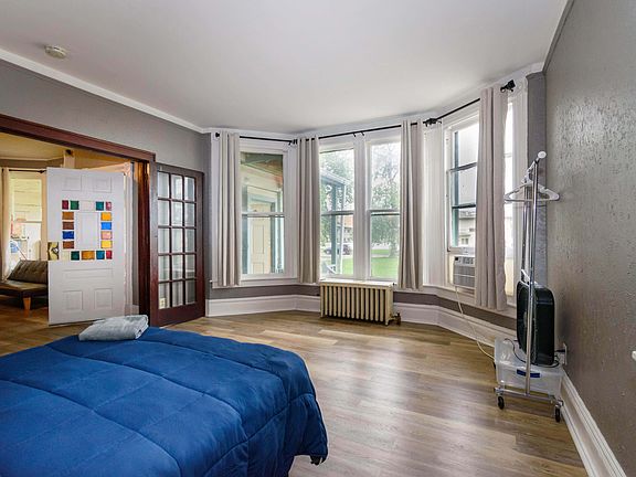 3rd image of 811 Pine St #1
