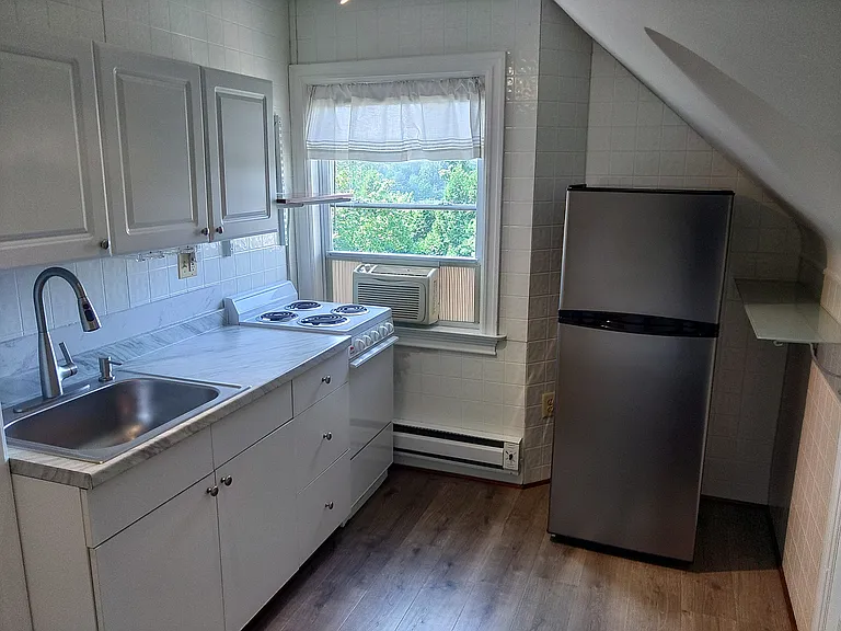 Updated kitchen dimensions are 8' x 12'.