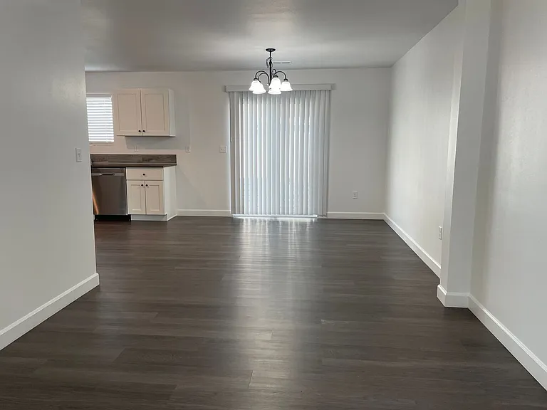 713 3rd Ave NE — Photo 3