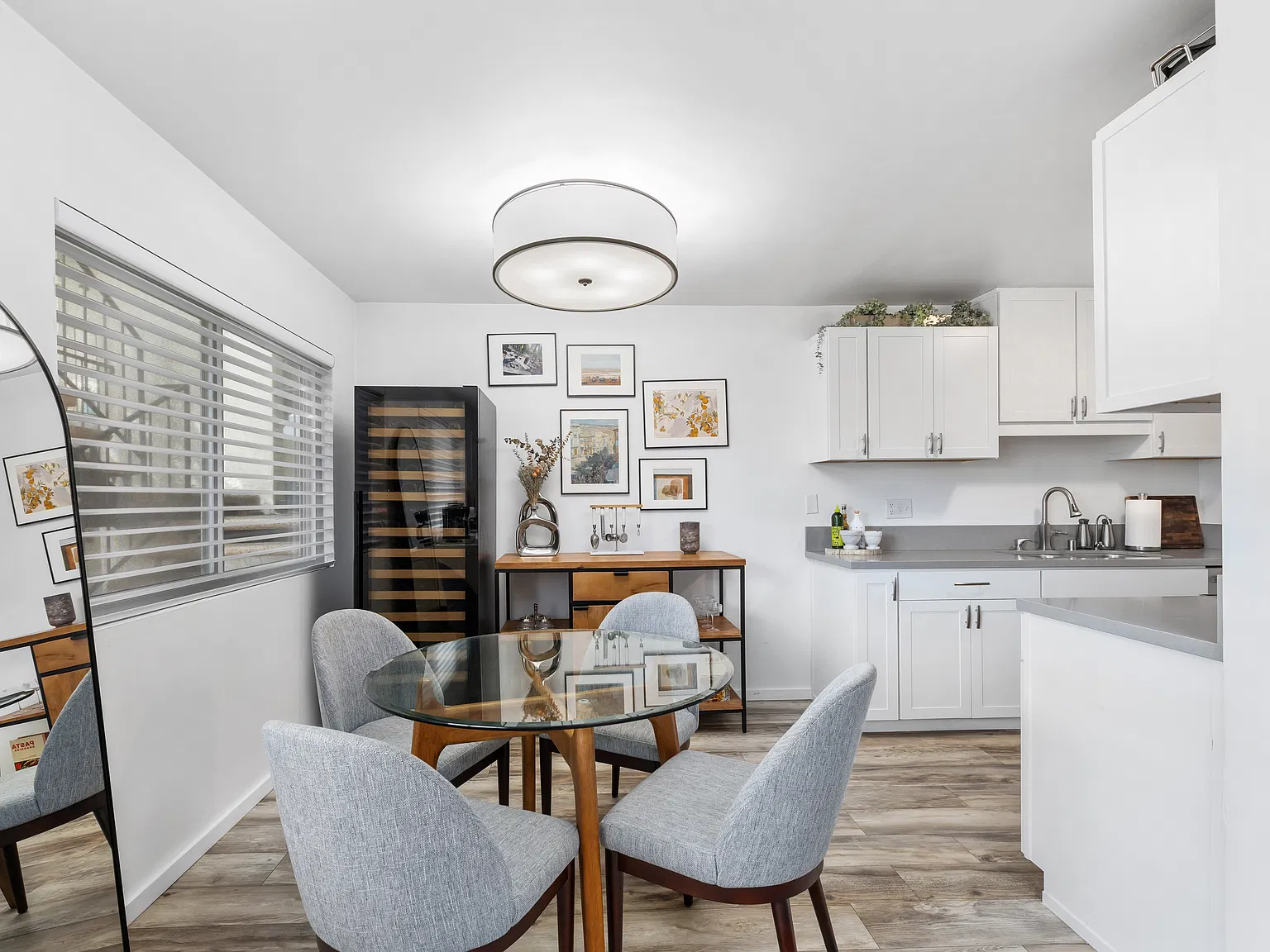 1 bed, 718 sqft, $3,800 — Photo 2