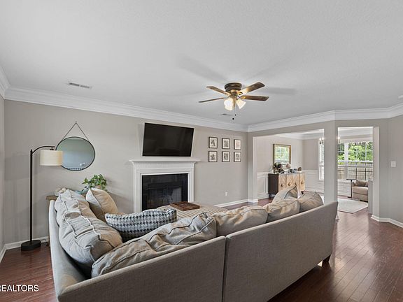 3rd image of 2705 Tuberose Ln