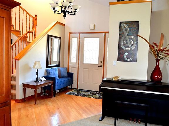 5th image of 176 Riverwood St