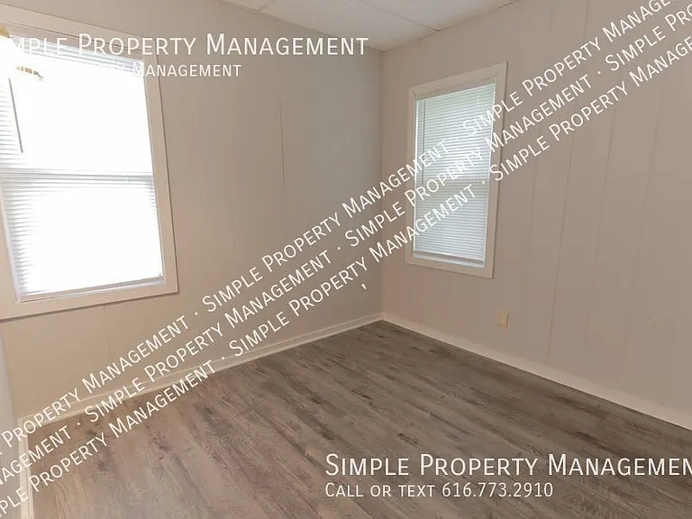 242 Page St NE #2 — Photo 6