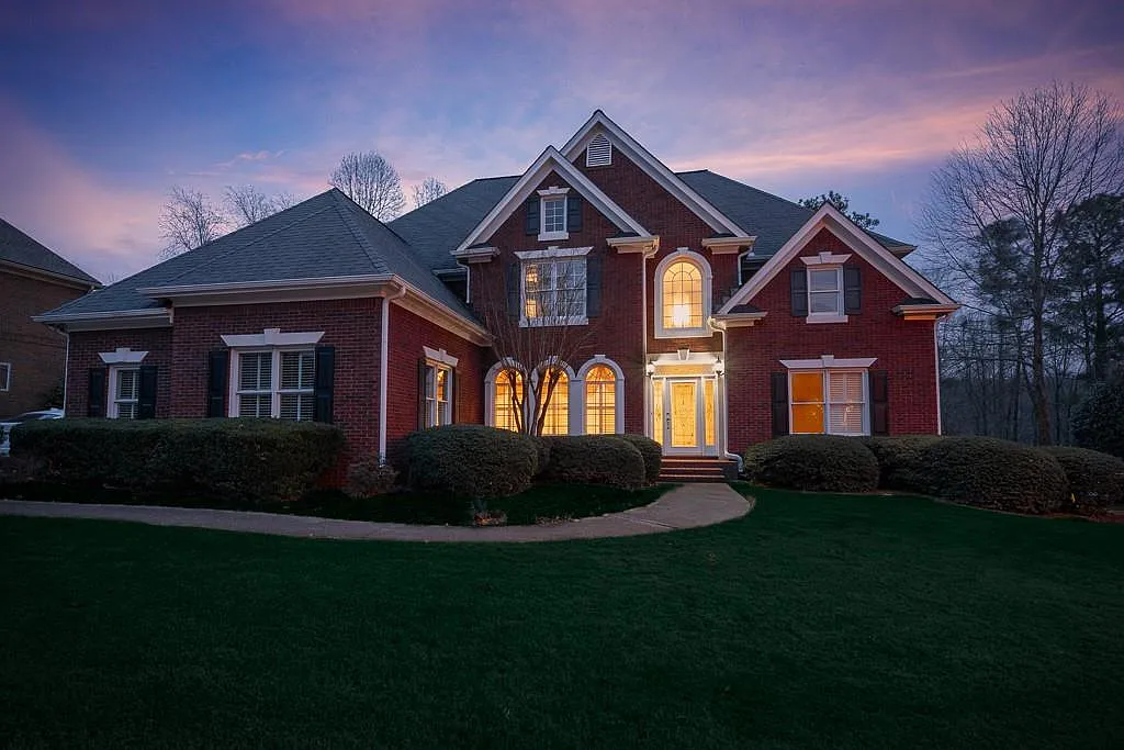 5 bed, 4.0 bath, 4441 sqft, $4,400 — Photo 1