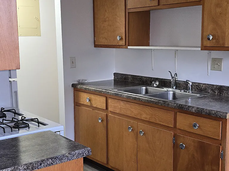 425 S Roosevelt Ave #6 — Photo 2