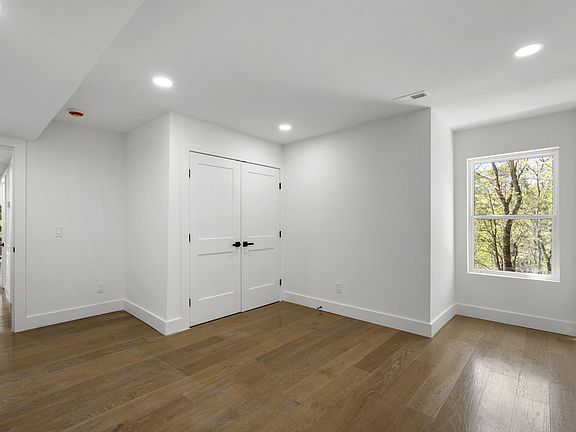 24th image of 7711 Steeplechase Ct