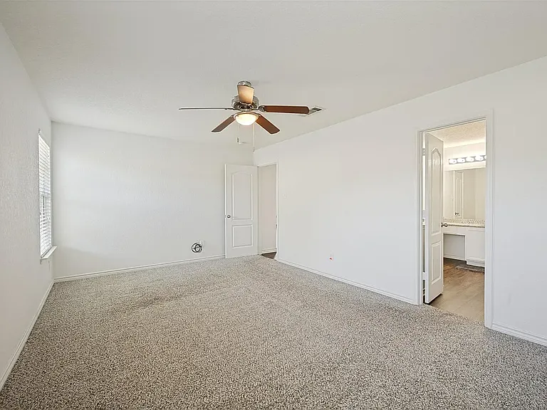 8013 Hidden Oaks Dr — Photo 15