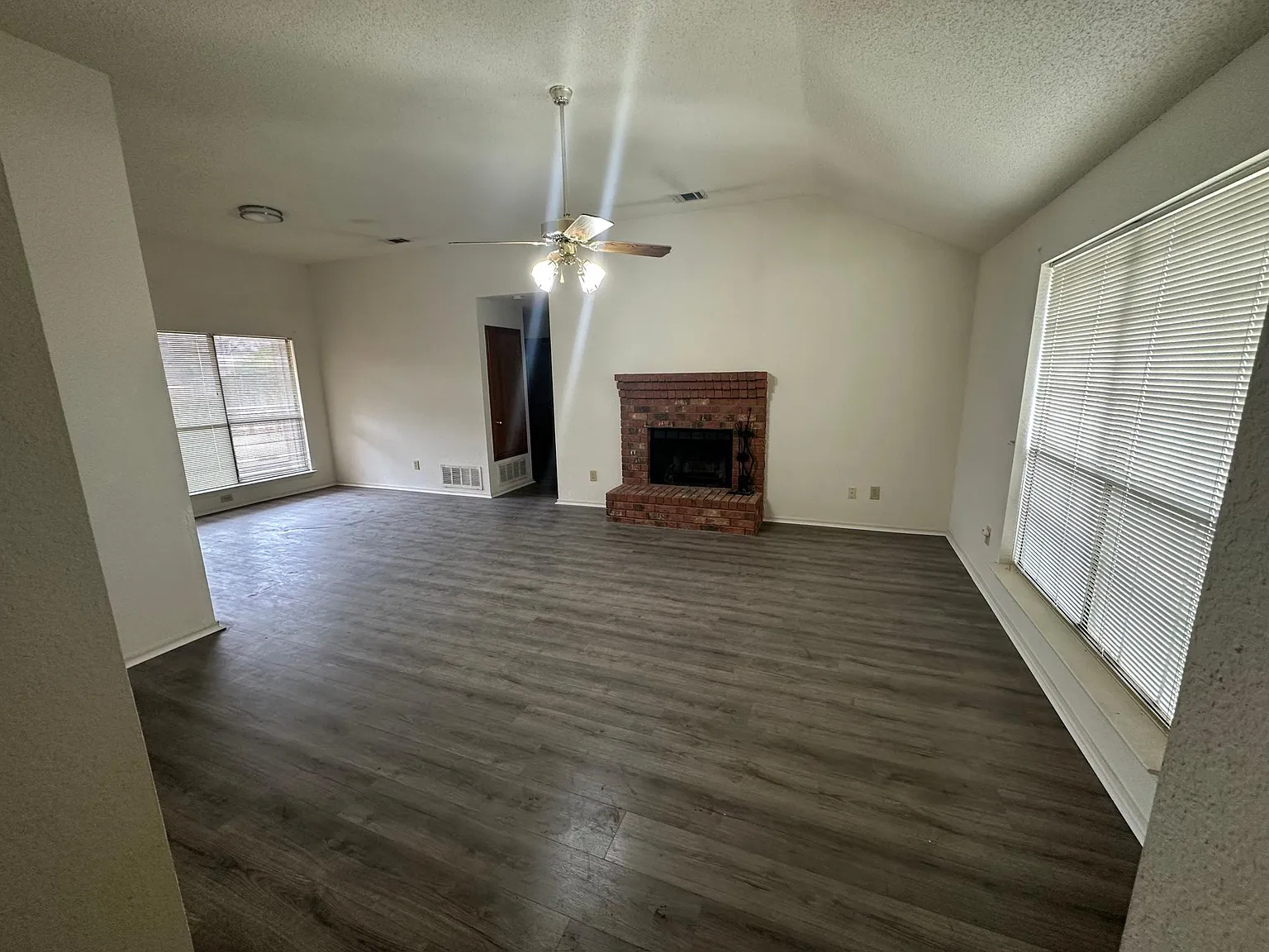 3 bed, 1801 sqft, $1,950 — Photo 2