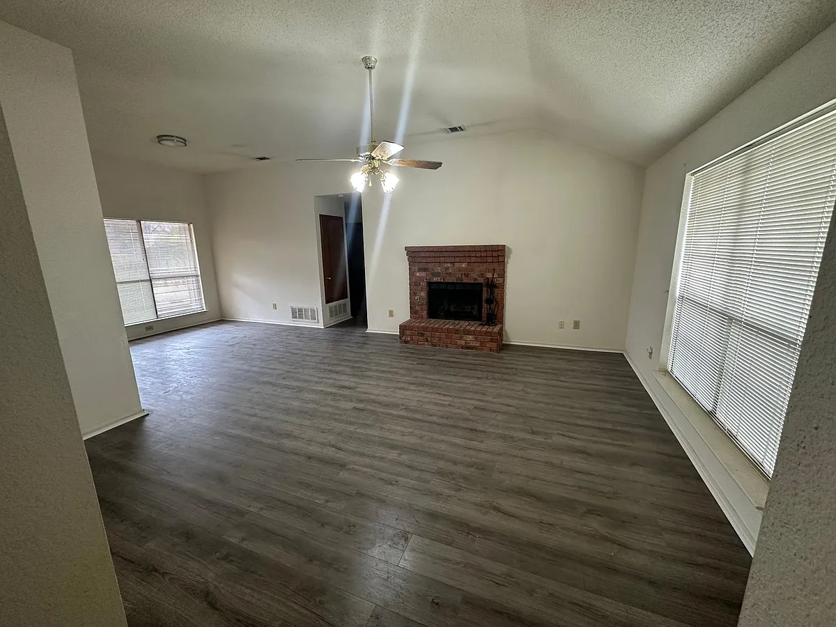 Building Photo - 2151 McIntosh Dr