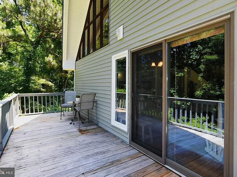 459 Monument Dr — Photo 15