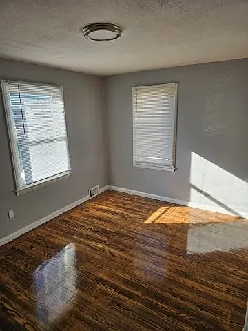 4196 Buckingham Ave — Photo 4